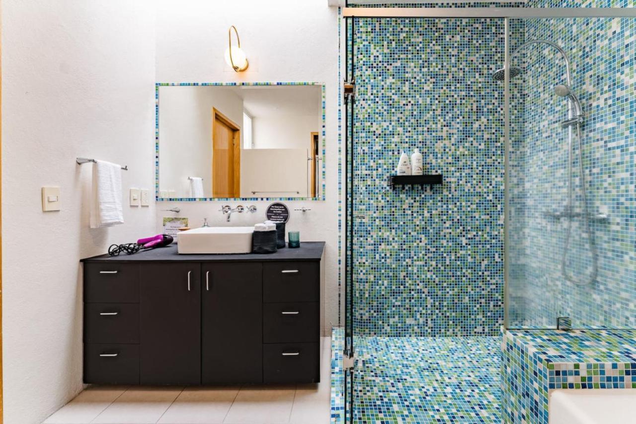 Stylish Getaway With Patio, Near Attractions
