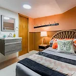 Stylish Getaway With Patio, Near Top Attractions