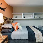 Stylish Getaway With Patio, Near Top Attractions