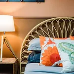 Stylish Getaway With Patio, Near Top Attractions