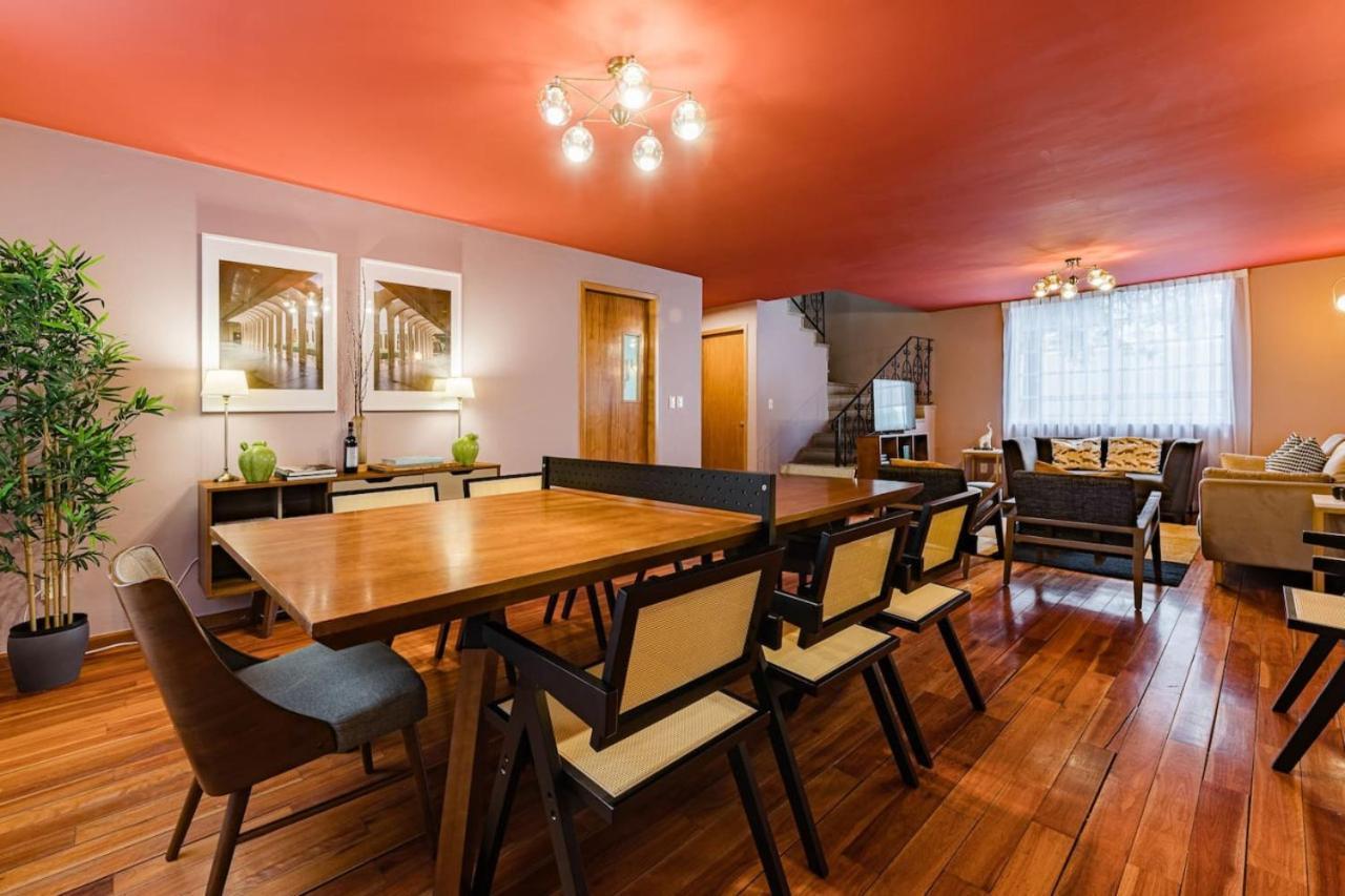 Stylish Getaway With Patio, Near Attractions Holiday home