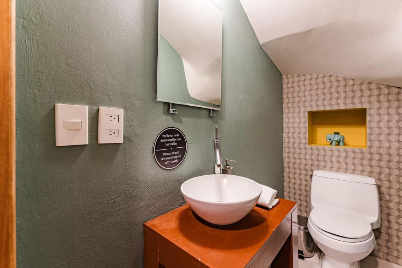 Stylish Getaway With Patio, Near Attractions *